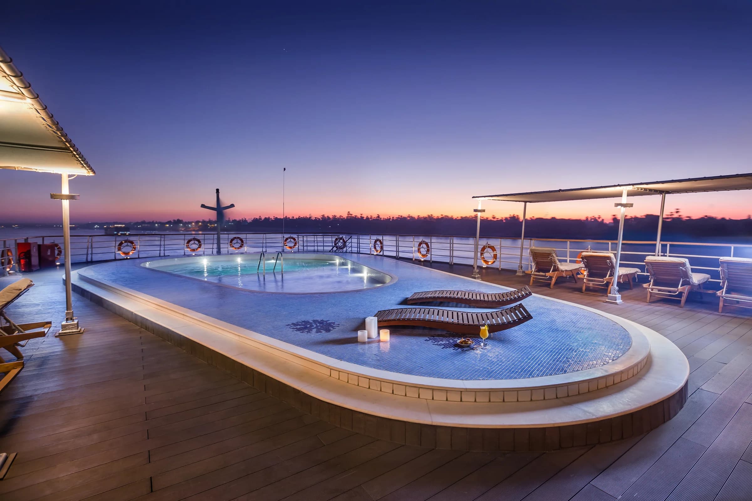Jacuzzi deck on the M/Y Alyssa at dusk