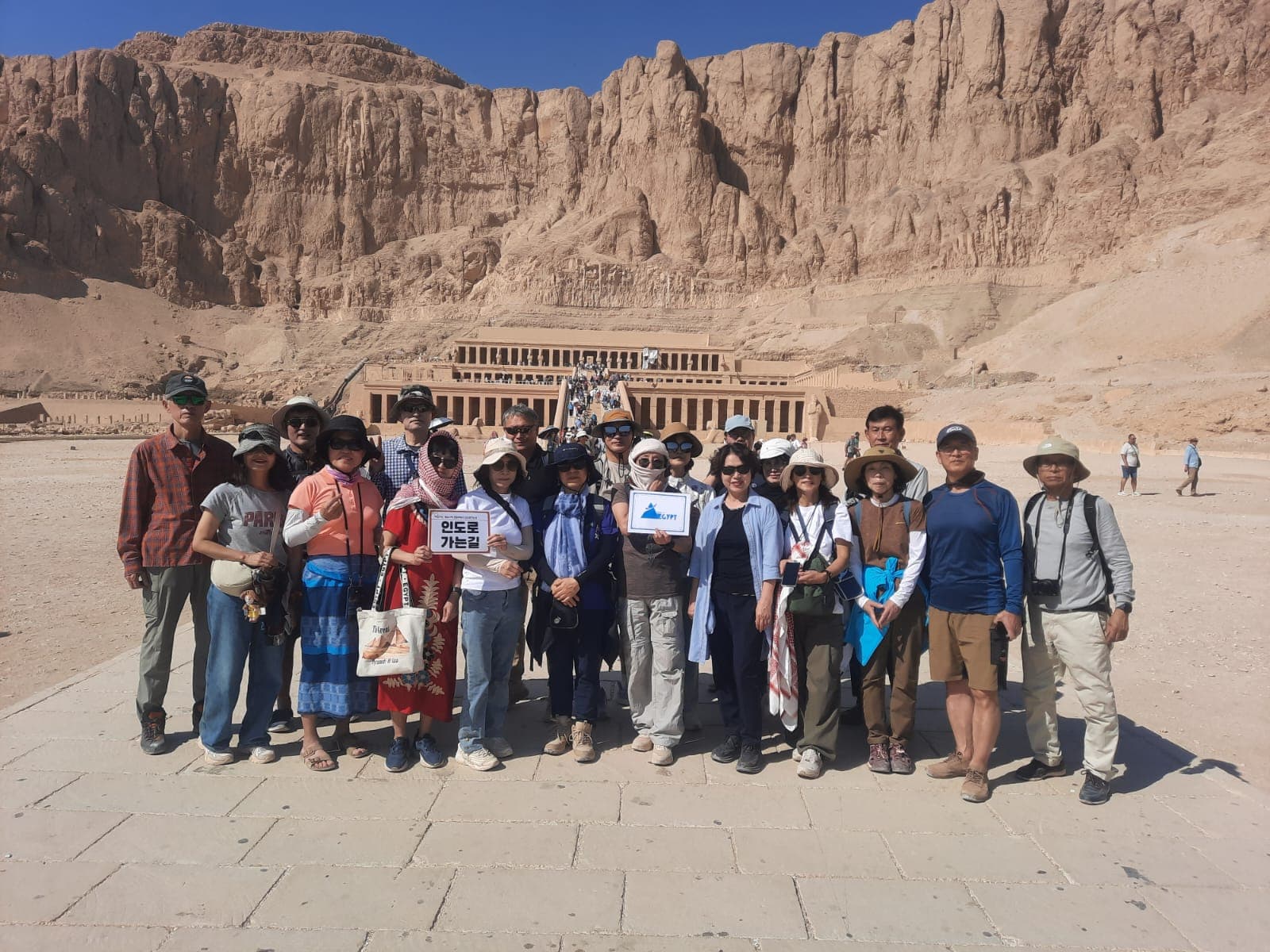 Day tour group at the Temple of Hatshepsut on the Luxor west bank